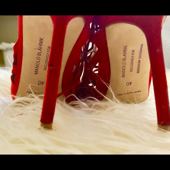 Manolo Blahnik Kahika Laser-Cut Flower Bootie, Red - Picture 7 of 8